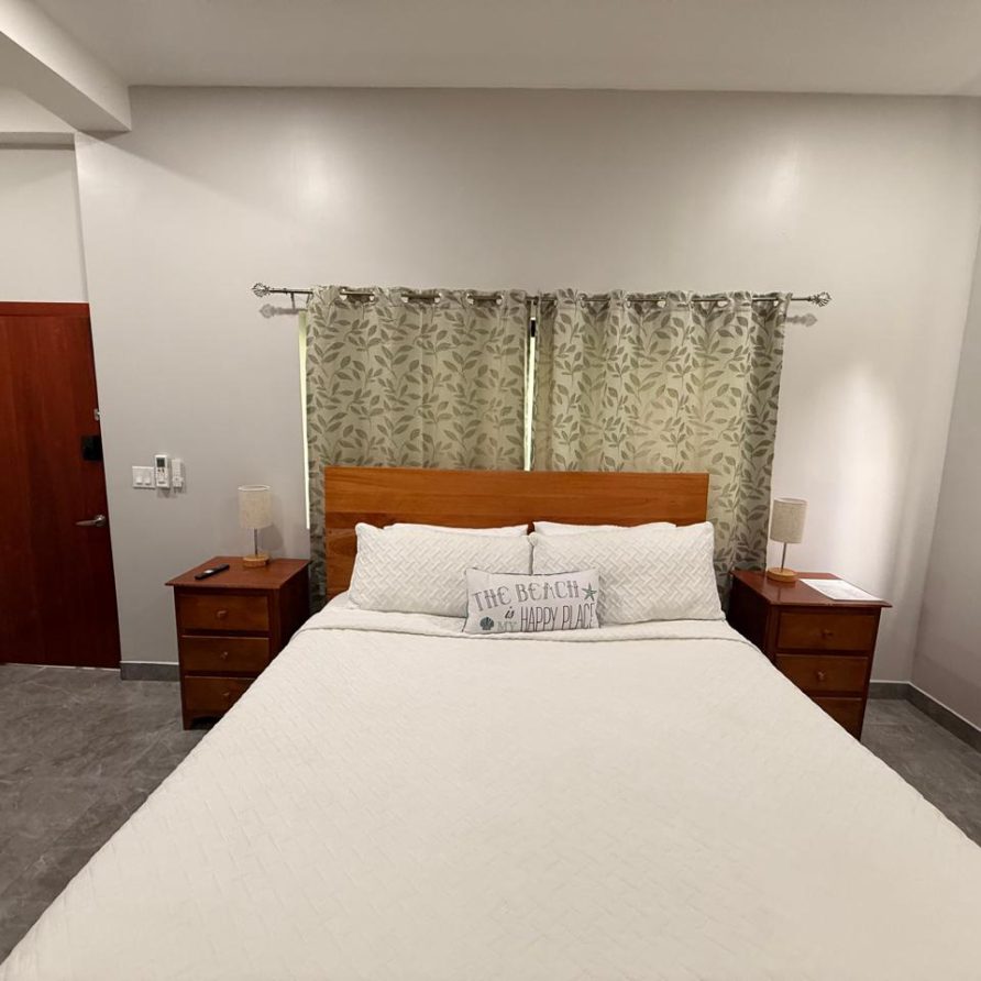 Hummingbird Room queen bed with white linens