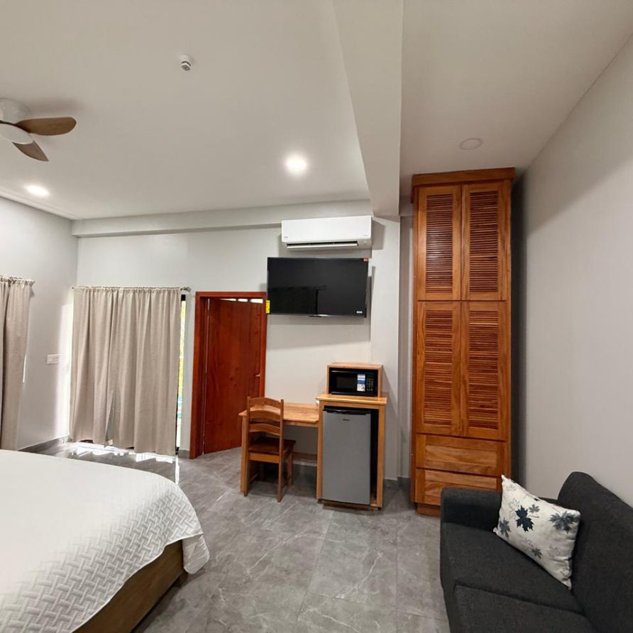 Hummingbird Room interior view