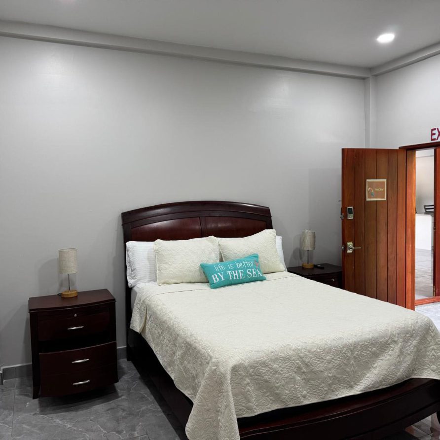 MeMe's Place Macaw Room queen bed with neutral linens