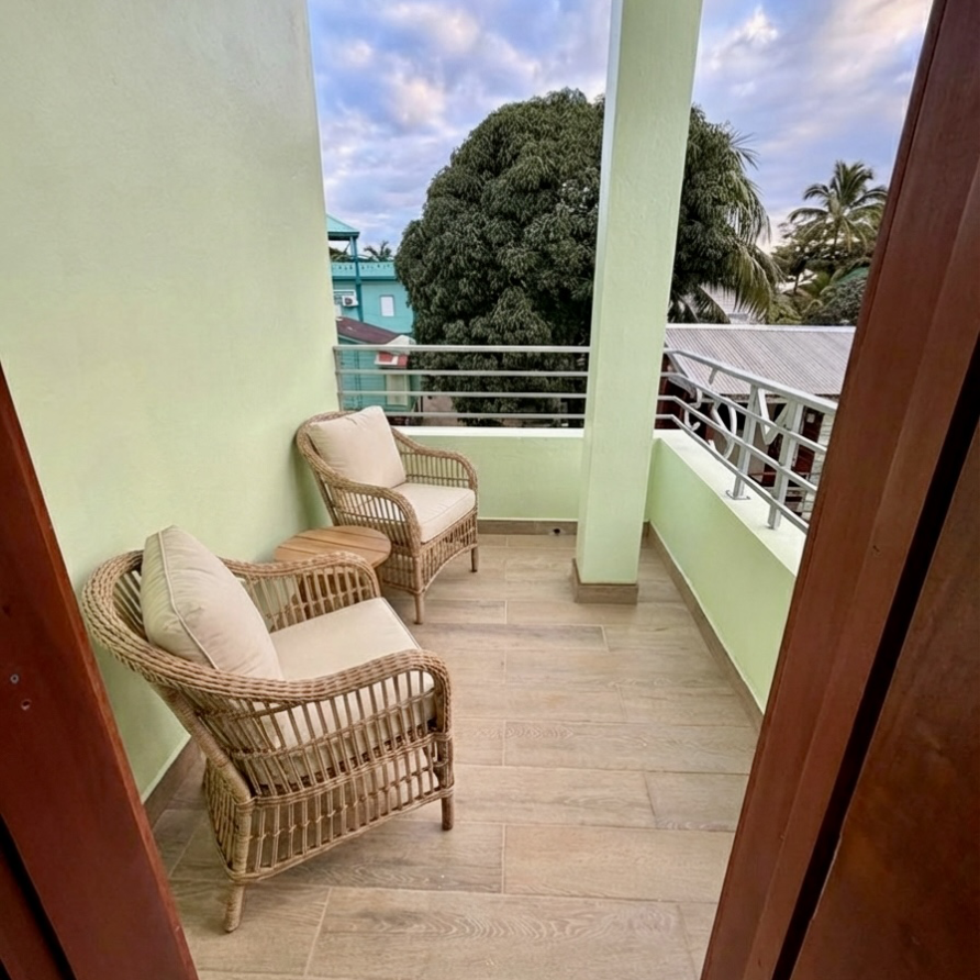 Parrot Room bathroom
