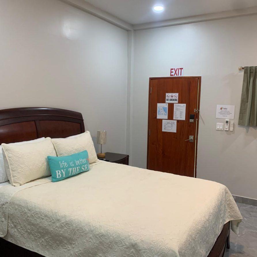 Macaw room with queen bed and AC in Placencia Belize