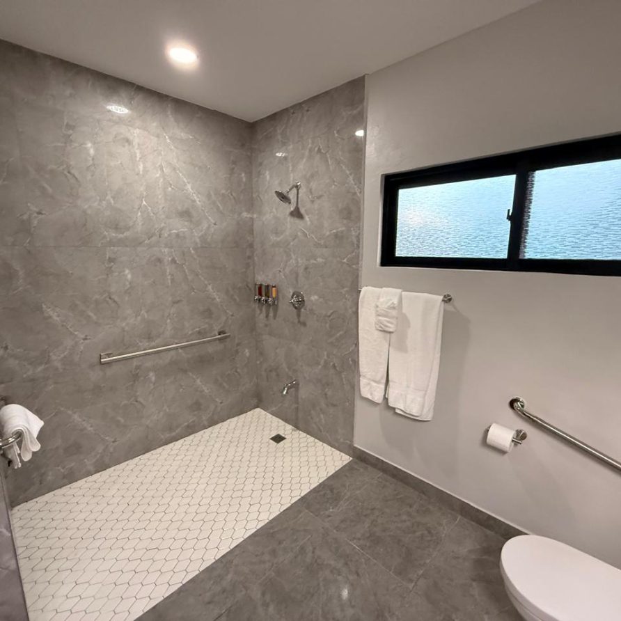 Parrot Room bathroom with shower